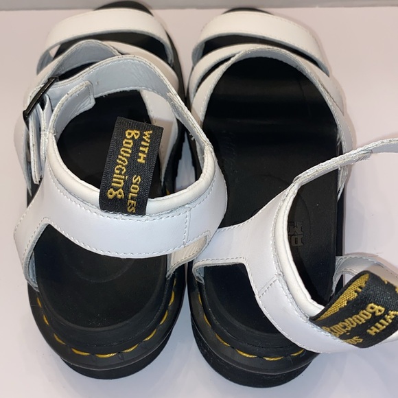 Dr.Martens Blaire Sandal, White,Size 9
The signature pull loop & chunky sole - Picture 6 of 13